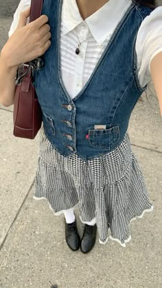 How To Have Style, Thrift Inspo, Jean Vest, Vest Outfits, Fall Winter 2024, Fall Fits, Fits Inspo, 가을 패션