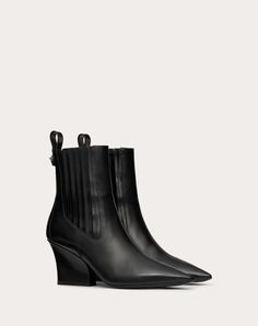 Valentino Garavani VLogo Lockette beatle boot in brushed calfskin - VLogo Signature twist-lock detail with tone-on-tone finish - Leather-covered Western-style block heel - Heel height: 75 mm / 3.0 in. - Boot shaft height: 22 cm / 8.7 in.; Italian size 37 - Made in Italy Beatle Boots, Studded Sneakers, Oxford Boots, Wedge Loafers, Valentino Rockstud, Pull On Boots, White Boots, Boot Accessories, Patent Leather Pumps