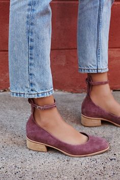 Jeffrey Campbell + Free People Womens Boulevard Block Flat Sukienki Maksi, Mode Shoes, Mode Tips, Free People Clothing Boutique, Free People Clothing, Crazy Shoes, Shoe Obsession, Mode Vintage, Jeffrey Campbell