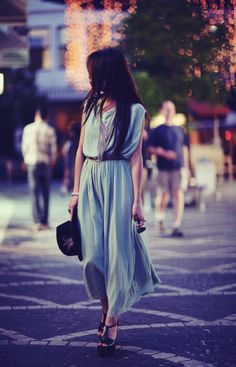 This dress is pretty. Festival Mode, Look Boho Chic, Moda Hippie, Grecian Style, Look Vintage, Flowy Dress, Looks Style, Style Outfits