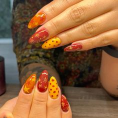 Get inspired with these stunning fall nail art ideas that capture the essence of autumn! From warm hues like burnt orange and deep burgundy to intricate designs featuring leaves and pumpkins, these nail art trends will elevate your seasonal style. Discover easy tutorials for DIY fall nails, perfect for any occasion. Whether you prefer classic fall colors or playful patterns, there's something to suit every taste. Transform your nails this autumn with nail art that showcases your love for the sea Funky Nails Christmas, Cottage Core Nail Designs, Fantastic Mr Fox Apple Nails, Clunky Nails, Fantastic Mr Fox Makeup, Fantastic Mr Fox Outfit Ideas, Funky Autumn Nails, Food Themed Nails, Nails With Faces