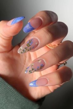 Discover the elegance of blue short nails with our latest design! Perfect for enhancing your style, these chic blue nails are a must-try. Visit our website via the link above for more detailed information and to explore our full range of nail designs. Enhance your beauty routine today! #BlueNails #ShortNails #NailDesigns #BeautyTips #FashionStyle #ChicNails Blue Nails Ideas Flower, Prom Nails Floral, Floral Nails Aesthetic, Nails Inspiration Floral, Flower Nail Tips, Aesthetic Nails Flower, Blue Flowers On Nails, Nail With Flowers Design, Floral Blue Nails