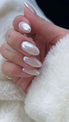 hailey bieber donut nails , pearlmut nails , chrome nails , nail inspo, summer nails , nails aesthetic, classy nails, nail ideas Designer Nails, Minimalist Nails, Funky Nails, Pretty Acrylic Nails, Chic Nails