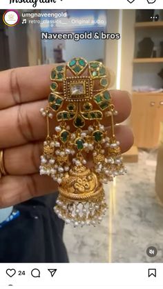 Ear Tops, 22 Carat Gold Jewellery, Classic Jewellery, Nigerian Recipes, Simple Jewellery, Antique Gold Jewelry Indian, Indian Bridal Jewelry Sets, Diamond Earrings Design