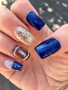 Nails Football, Super Bowl Nails, Nfl Nails, Football Nail Designs, Sparkly Christmas Nails, Football Nail Art, Sports Nails, Football Nails, Nails Desing