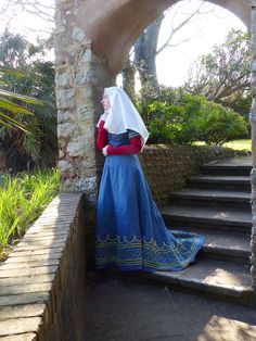 Kirtle Dress, Medieval Kirtle, Medieval Garb, Womens Costumes, Medieval Ages, Historical Reenactment, Century Clothing, Medieval Dress, Medieval Clothing