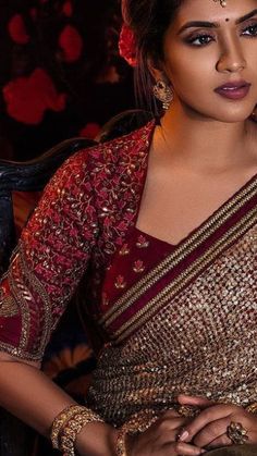 Blouse Designs High Neck, Saree Blouse Styles, Saree Blouse Neck Designs, New Saree Blouse Designs, Latest Model Blouse Designs, Fashionable Saree Blouse Designs, Cutwork Blouse Designs, Blouse Design Images, Silk Saree Blouse Designs