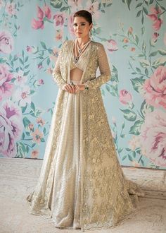 bridal lehenga choli Hand Work Lehenga, Nikah Outfit, Saira Shakira, Pakistani Bridal Dress, Heavy Dresses, Work Lehenga, Romantic Blouses, Indian Bridal Dress, Lehenga Blouse