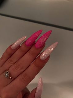 Long Almond Nails Sparkle, Pink Sparkle Valentine Nails, Simple And Cute Nails, Nails Ideas For Summer, Beach Nails Designs, Cute Nails Ideas, Summer Beach Nails, Pink Glitter Nails, Edgy Nails