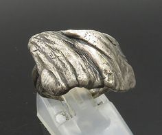 925 Sterling Silver - Vintage Brutalist Style Shiny Band Ring Sz 5.5 - RG23896  Jewelry Type:         Ring  Metal Type:            925 Silver  Metal Size:             5.5 Finger  Stone Type:             N/A  Condition:               N/A  Jewelry Weight:      11.5 Grams  PLEASE NOTE: THIS ITEM IS PRE-OWNED. ALTHOUGH MOST ITEMS ARE IN VERY GOOD CONDITION, SOME MAY NEED CLEANING AND/OR MINOR REPAIRS. WE MAKE A VERY STRONG EFFORT TO UPLOAD CLEAR PICTURES. PLEASE INSPECT ALL PICTURES AND ASK ALL QUES Etsy Wishlist, 5 Fingers, Clear Pictures, Ring Metal, Rings Statement, Band Ring, Beautiful Rings, Silver Pendant, Band Rings