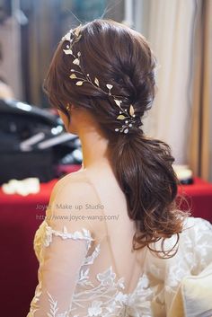 Hairdo Wedding The Bride, Evening Hair, Pearl Hair Piece, Evening Hairstyles, Cute Ponytails, Hairdo Wedding, Wedding Hair Down, Unique Hairstyles