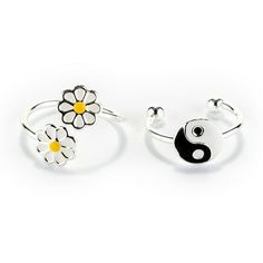 Claires Silver Yin Yang Daisy Toe Rings Set is a beautiful addition to your jewelry. Have a finishing touch for every occasion. This 2-pack of silver-tone toe rings features an open-back yin yang ring and a daisy wrap ring. These cute and stylish designs complete your outfit. These adjustable band toe rings show off your pedicure. These make a great gift for birthdays, holidays and more. Size: S.  Gender: female.  Age Group: adult. Yin Yang Ring, Opal Stone Ring, Silver Ring Set, Christmas Gifts For Girls, Wrap Ring, Gold Ring Sets, Sapphire Diamond Ring, Rings Set, Christmas Gifts For Women