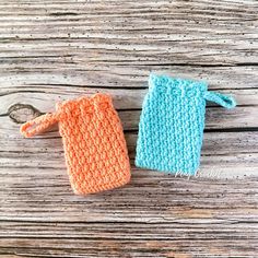 two crocheted bags sitting on top of a wooden table next to each other