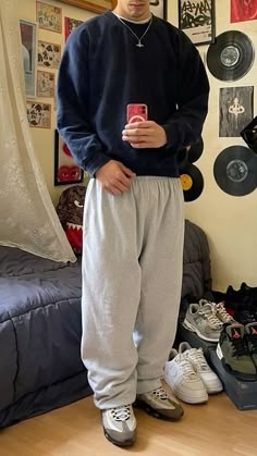 Mens Outfits Crewneck, Men’s Outfit Inspo Casual, Men In Comfy Clothes, Indy Mens Outfits, Oversized Sweatpants Outfit Men, Outfit Ideas Men Jeans, Outfits With Sweatpants Men, Sweat Outfits Men, Men’s Outfit Sweats