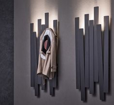 Ski is a coat rack by Pinuccio Borgonovo for Natevo. Wall-mounted slats in three finishes. Integrated lighting.A simple idea for a surprising effect. Ski fulfils its function as a coat rack in a fun and functional way. The inspiration came about by chance: while stopping at an alpine hut, the designer placed his jacket in a sequence of skis leaning against the wall. It is from this anecdote that Ski, an unusual and amusing design object, was born. The position of the slats also creates special effects of the artfully inserted LED light.Light source:Power 9 W, IP20, colour temperature 3500 K, voltage 220v EU/110 v US. ATTENTION: Voltage for Italy and Europe, US voltage on request Modern Entrance, Hanger Ideas, Hanger Diy, Clothes Stand, Hanger Design, Entry Way Design, Coat Rack Wall, Rack Design, Coat Stands