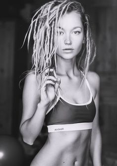 . . . White Girl Dreads, Dreadlock Rasta, White Dreads, Dreadlocks Girl, Short Dreads, Easy Short Haircuts, Blonde Dreads, Dreads Girl, Beautiful Dreadlocks