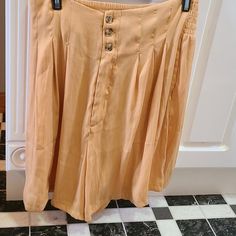 Wide Leg Baggy Style Whorts. Button And Zipper Opening, Pockets And Wide Elastic Waist Band In Back. Waist Across Is 14", Inseam Is 5.5" And Leg Opening Is 15 1/4". Nice Suede Shorts, Baggy Style, Baggy Shorts, Studded Jeans, Free People Shorts, Acid Wash Jeans, Black Tweed, Floral Denim, Denim Cutoff Shorts