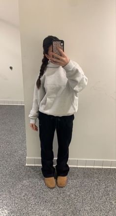 Old Navy Employee Outfit, Grey Crew Neck Outfit, Bummy Outfits For School, Winter Fall Outfits, Clothes Amazon, Smink Inspiration, Womens Hoodies