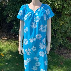 This is a very pretty blue and white floral print Hawaiian dress  By the best, Hilo Hattie! They definitely make the coolest Hawaiian attire This material is very lightweight and airy which is perfect for the warmer weather  Tag size is Medium  Material is polyester  This is a lovely long length  Measurements as follows: Pit to pit laying flat is 21" inches  Length is 55.5" inches  I ship priority mail with tracking! Thanks for looking :) Blue Hibiscus Print Dress For Spring, Blue Spring Dress With Hibiscus Print, Spring Blue Dress With Hibiscus Print, Casual White Hibiscus Print Dress, Blue V-neck Hawaiian Dress, Short Sleeve Dresses For Spring Warm Weather, Blue Hawaiian, Blue And White Floral, Hawaiian Dress