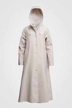 Mosebacke Long Light Sand - Stutterheim (USA) Long Raincoat, Rains Long Jacket, Long Rain Coat, Long Lights, Long Light, Long Parka, Raincoats For Women, Stockholm Fashion, Jacket Long