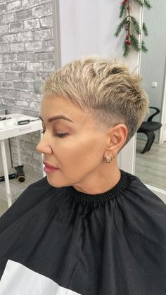 Short Haircuts Ideas, Skirts Design, Fade Haircut Styles, Pixie Undercut, Haircuts Ideas, Stylish Short Hair