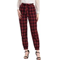 When you don’t know what to choose in the closet, these plaid pants are a good choice. The high-waisted style elongates the legs, and slims the waist, creating the silhouette of your dreams. The plaid pants with a self-tie belt bring a different sense of fashion to the overall match. Perfectly paired with T-shirts and sneakers for a casual style. Classic Fall Wardrobe, Fall Overalls, Fall Fashion Aesthetic, Tapered Sweatpants, Fall Blazer, Fall Pants, Denim Chic, Fall Capsule Wardrobe, Stylish Pants