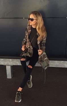 Instagram Baddie, Athleisure Trend, Camo Outfits, Pastel Outfit, Cute Spring Outfits, Camping Outfits, Cooler Look, Camo Jacket