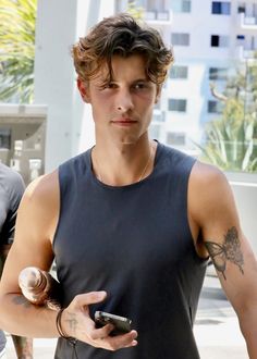 Shawn Mendes Growing Hair Men, Shawn Mendes Hair, Very Short Hair Men, Men Fade Haircut Short, Baby Haircut, Surfer Hair, Mens Haircuts Short Hair, Guy Haircuts Long, Mens Hairstyles Medium