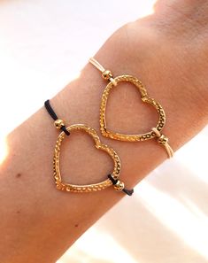 Features This bracelet mounted on braided nylon thread (black or gold of your choice) consists of a 22x24mm heart charm and gold stainless steel beads. The bracelet is adjustable thanks to the sliding knot and fits the wrists! Handmade jewelry with love Careful delivery by tracked letter Adjustable Gold Heart Bracelet For Everyday, Gold Jewelry With Adjustable Cord For Valentine's Day, Gold Heart Friendship Bracelets With Sliding Knot, Gold Heart Bracelet With Sliding Knot, Gold Heart Jewelry With Adjustable Cord, Everyday Gold Friendship Bracelets With Heart Charm, Gold Heart-shaped Friendship Bracelets For Valentine's Day, Adjustable Yellow Gold Bracelet With Heart Beads, Adjustable Yellow Gold Heart Bracelet As Gift