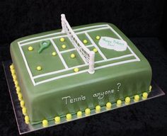 there is a cake that looks like a tennis court