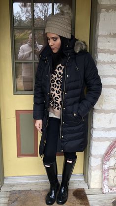 Wellie Boots, Puffer Jacket Fur Hood, Long Puffer Jacket, Jacket Fur, Long Puffer Coat, Leopard Print Sweater, Jeans Outfit Casual