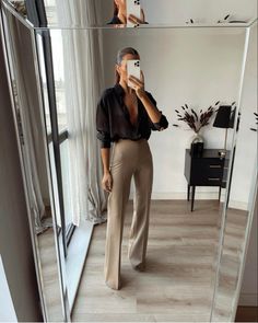 Flare Trousers Outfit, Flare Pants Outfit, Zara Leather Pants, Houndstooth Leggings, Trouser Outfit, Zara Jumpsuit, Elastic Waist Dress, High Waisted Flares, Trousers Pants