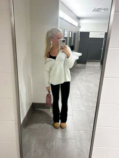 School Comfy Fits, Casual Comfy School Outfits, Basic White Girl Style, Cute Basic Fits, Comfy New Years Eve Outfit Ideas, Flair Leggings Outfit, Country Club Attire, Clothing Room, Club Attire