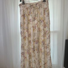 American Eagle Floral Wide-Leg Pants Women's Size L High-Waisted With Drawstring White With Multi-Color Flowers New With Tags Open To Offers Or Bundles! Spring Full-length Pants With Elastic Waistband, Beige Floral Print Pants For Spring, Spring Full Length Pants With Elastic Waistband, Spring Floral Print Beige Pants, Spring Beige Floral Print Pants, Spring Daywear Bottoms, Spring Daywear Beige Bottoms, Beige Bottoms For Spring Daywear, Spring Beige Bottoms For Daywear