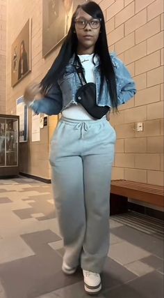 Chill Jogger Outfit, Crocs Comfy Outfit, Sweats And Jean Jacket Outfit, Flare Sweatpants Outfit Black Women, School Outfits Chill, Cozy Lazy Day Outfits, Jean Jacket With Sweatpants, Chill Outfits For School Winter, Calm Outfits Black Women