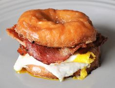 a bacon, egg and cheese bagel sandwich on a plate