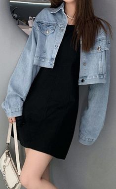 Classy Outfit Ideas Summer, Womens Modern Fashion, Outfits For Denim Jackets, Ootd Jacket Jeans, Denim Jacket Styling Women, Denim Jacket Outfit Women Summer, Denim Jacket For Women, Denim Jacket Outfit Dress, How To Style Denim Jacket Women