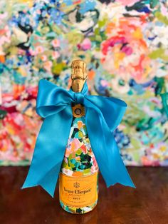 Hand-painted bottle of veuve Clicquot Painted Veuve Bottle Wedding, Painted Bourbon Bottle Wedding, How To Paint Bottles, Painted Veuve Bottle, Hand Painted Champagne Bottle, Painted Champagne Bottle, Painting Bottles, Custom Champagne Bottle, Champagne Art