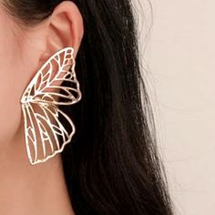 New Silver-Tone Bohemian Style Oversized Hollow Metal Butterfly Wing Statement Earrings. Material: Zinc Alloy All Items Priced $18 Or Less Are 2/$20, 3/$30, 4/$35 . . The More You Buy The More You Save 200+ Sale Items Available Prices Are Firm Unless Bundled All Orders Ship Within 2 Business Days New Items Added Each Week Closet Tags: Fashion Boho Minimalist Dangling Dangle Drop Trendy Classy Classic Versatile Glamorous Posh Fancy Daytime Everyday Formal Informal Beach Evening Night Out Club Dan Black Ring Set, Face Gems, Rhinestone Hair Pin, Face Jewels, Swirl Earrings, Butterfly Earrings Stud, Freshwater Pearls Earrings, Monarch Butterfly, Moon Earrings