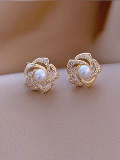 Gothic Accessories Jewellery, Buy List, Stil Elegant, Fancy Jewellery, Gold Earrings Designs, Fancy Jewelry, Crystal Stud Earrings