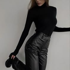 Fourth Wing Inspired Outfits, Goddess Fashion Inspired Outfits, Naketano Women, How To Style Leather Pants, Leather Pants Outfit, Black Leather Pants, Total Black, Black Outfits, Dark Feminine