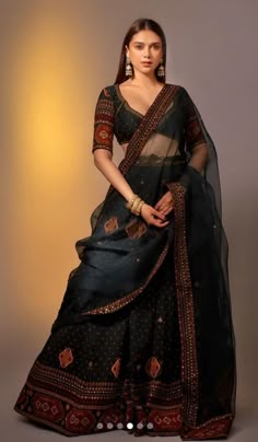 Indian Bride Outfits, Fashionable Saree Blouse Designs, Fancy Sarees Party Wear, Salwar Kamiz, Indian Dresses Traditional, Traditional Indian Outfits