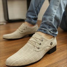 015 British Style Casual Men Shoes Low Male Canvas Footwear Breathable Wedding / Party Pointed Toe Man's Shoes zapatos hombre   sizes 6.0, 7.0, 7.5 ,8.0 ,8.5 ,9.0 ,9.5 ,10/10.5/ ,11.0/ 11.5/ 12./12.5/ 13/ 13.5/ 14  make sure you add your size in the notes at  checkout Business Casual Shoes, Canvas Loafers, Winter Fashion Boots, Oxford Shoes Men, Wedding Dress Shoes, Business Shoes, Style Punk, Breathable Shoes, Choose One