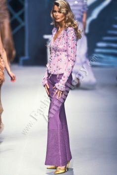 90s Runway Fashion, Runway Fashion Couture, Vintage Runway, Runway Outfits, Claudia Schiffer, Dolce E Gabbana, Runway Models, 2000s Fashion, Looks Vintage