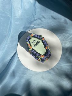 Green coffin shaped cake with black and purple piping and orange flowers with green vines that look like pumpkins Coffin Shaped Birthday Cake, Coffin Cakes Halloween, Coffin Birthday Cake Diy, Coffin Bath Tray, Coffin Handbag, Cake