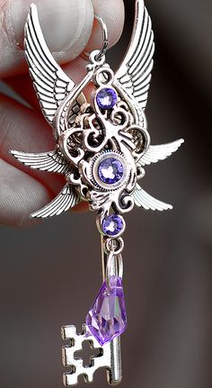 Fantasy Key Necklace, Magical Key, Purple Wings, Steampunk Key, Sell Jewelry, Bijoux Fil Aluminium, Antique Keys, Key Jewelry, Jewelry Diamonds