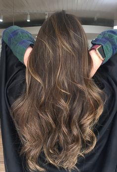 Warm Summer Hair, Light Brown Hair Shades, Light Brown Hair Color, Brown Hair Inspiration, Pelo Cafe, Hair Style On Saree, Brown Hair Shades