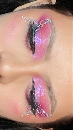 Gemstone Eye Makeup, Pink Rave Makeup, Bimbocore Makeup, Bratz Makeup, Eye Makeup Styles, Palaye Royale