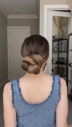 #style #stylehacks #styleinspo #styleinspiration #ootd #ootdfashion #dress #stylehack #fashionhack #clothes #makeup #glam #viral #girls #females #hair #hairhacks #hairtutorial #hairgoals #viral #viralvideos #viralreels #relatable #hairinspo #hairstyles #hairfashion #instahair #hairideas #haireducation #beauty #beautytips Women Short Haircut, Simple Short Hairstyles, Short Hairstyles For Older Women, Wrapped Hair, Easy Bun Hairstyles For Long Hair, Trendy Short Hairstyles, Hairstyles For Older Women, Twisted Hair, Trendy Haircuts For Women