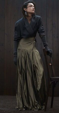 Pleats Fashion, Party Kleidung, Looks Street Style, Looks Style, Brunello Cucinelli, Skirt Fashion, Minimalist Fashion, Classy Outfits